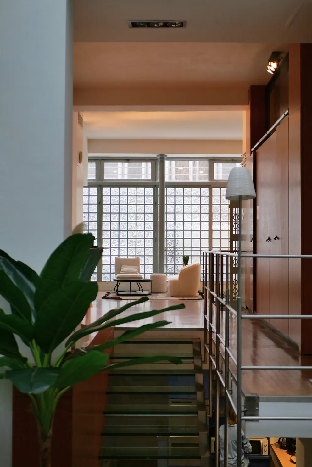 Verrière et espace lounge
